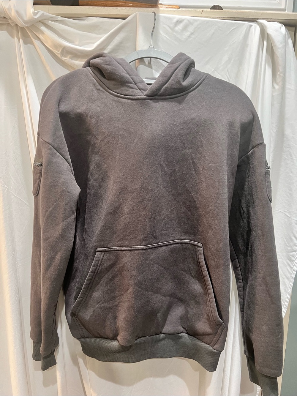 Comfrt Men's Hooded Pullover Sweatshirt in Charcoal Gray Size S